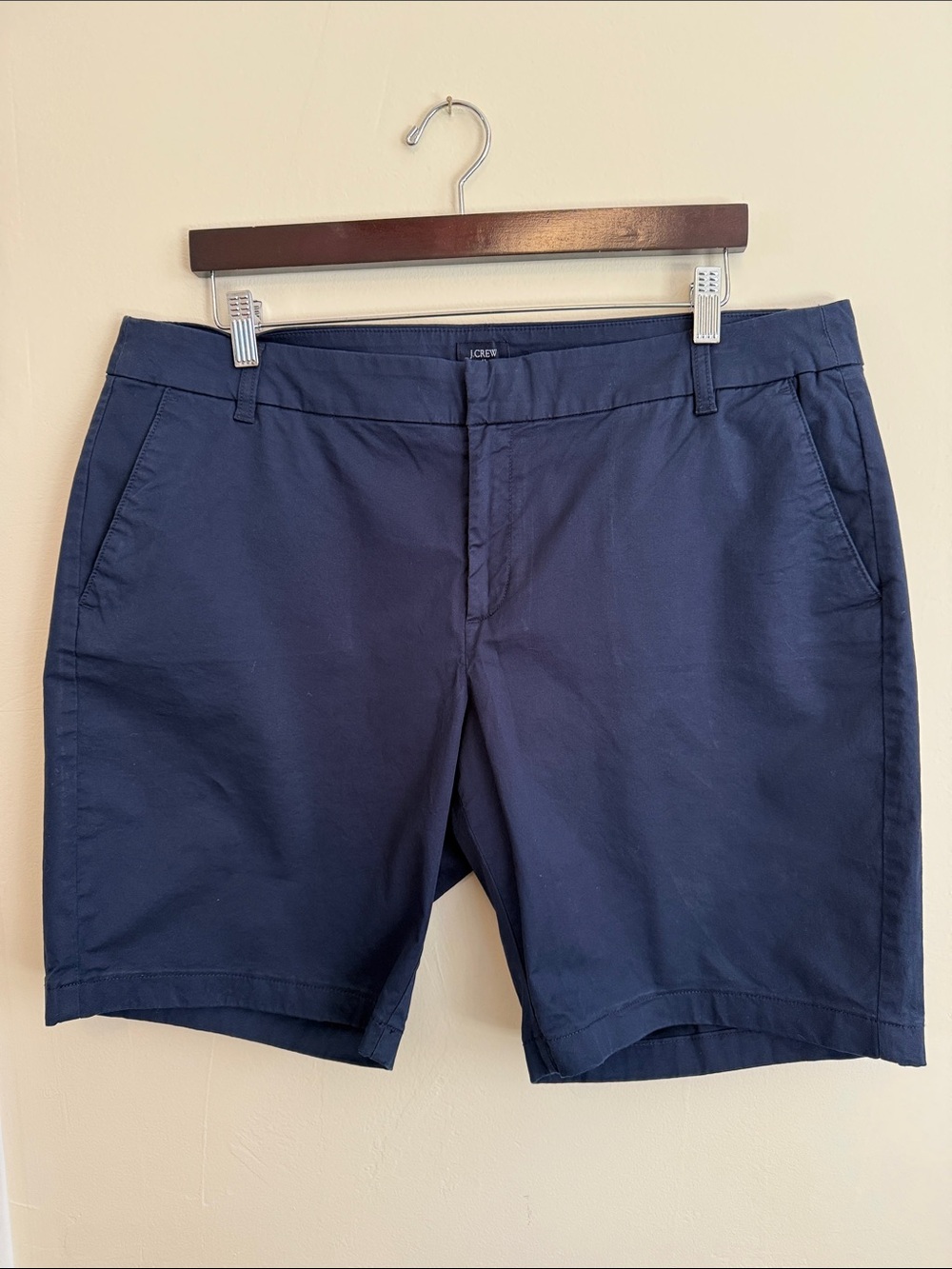 🐝 NWOT 🐝 J. Crew Men’s Navy Flat-Front Chino Shorts